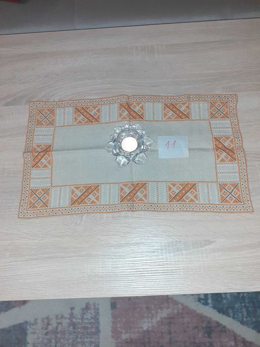 Ръчно бродирани карета на ленена панама с конци Мулине