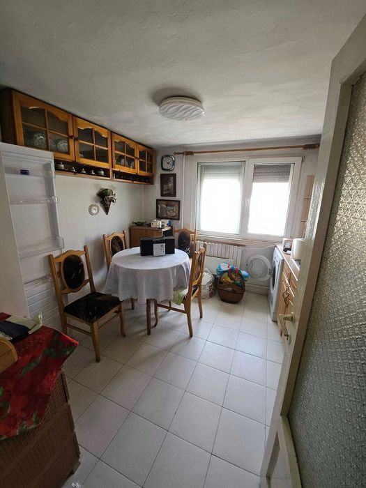 Продава 3 стаен монолитен апартамент – Топ център