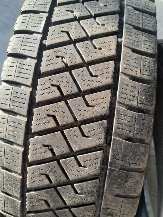 2 anvelope iarnă 215 75 r16 C Lassa