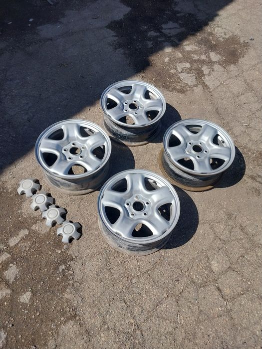 Диски R16 железные. На Toyota Rav 4