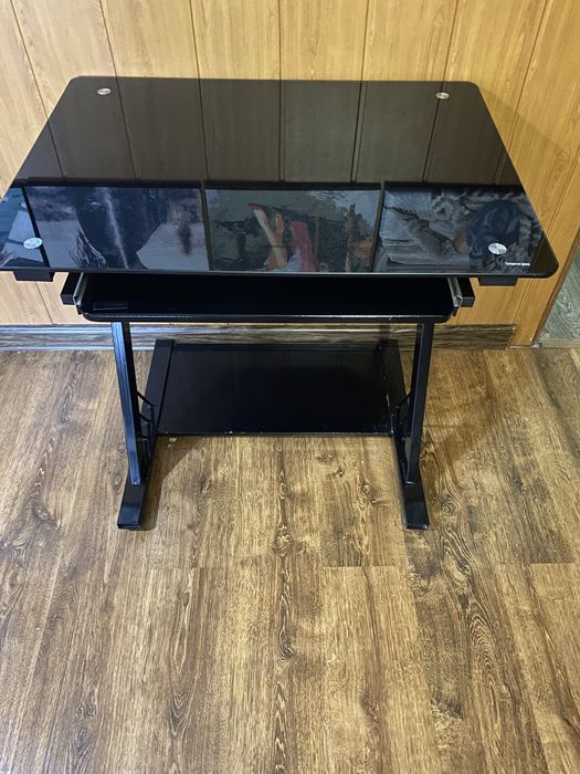 Продам компьютерный стол