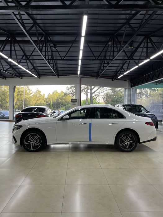 Mercedes-Benz E300 W214 Full option