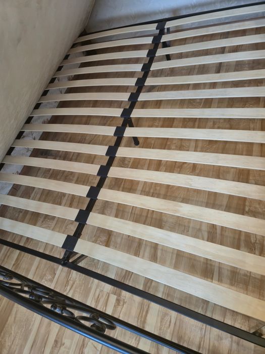 Двуспальная кровать