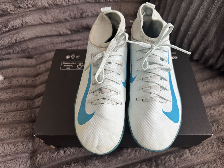 Ghete fotbal marimea 35