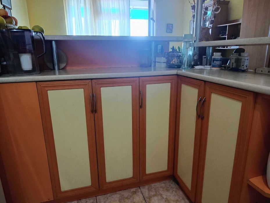 Продавам ъглова Кухня с плот