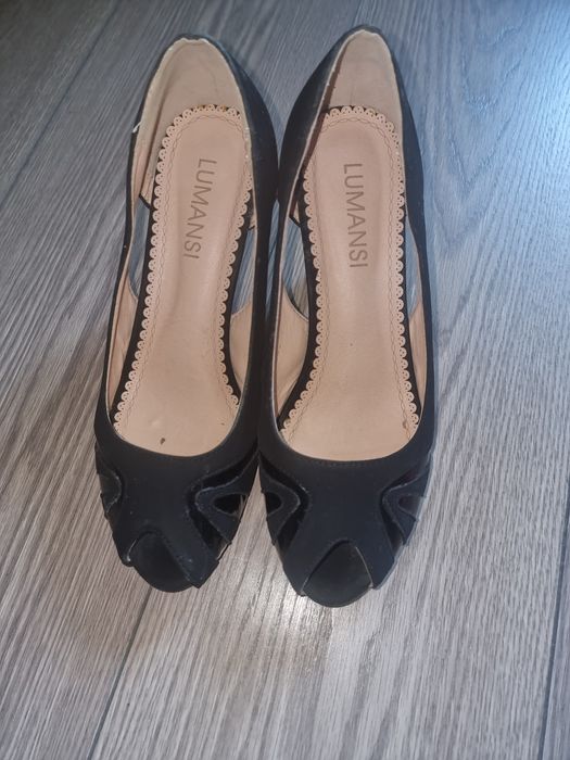 Vând pantofi eleganți cu toc subțire