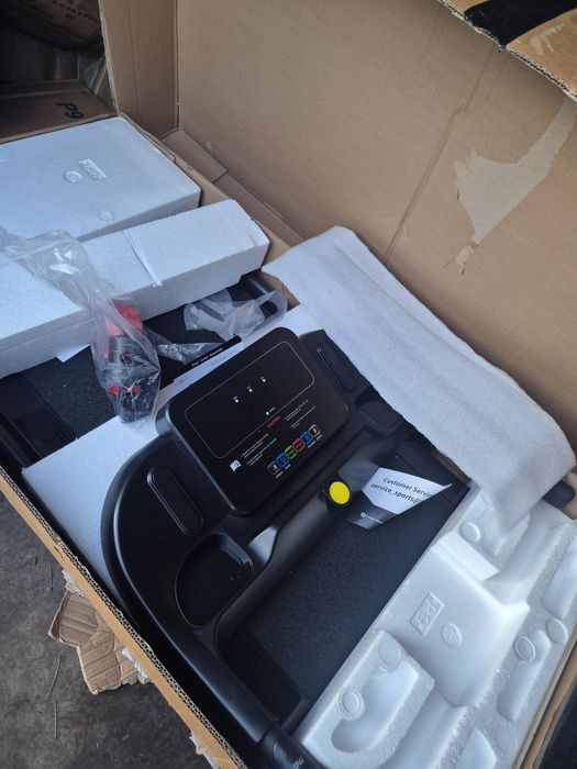 Сгъваема бягаща пътека  със сензор за пулс, безчетков мотор 3.0 НР.