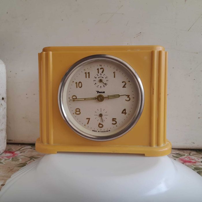 Ceas desteptator mecanic JNSA fabricat in fosta Yugoslavia