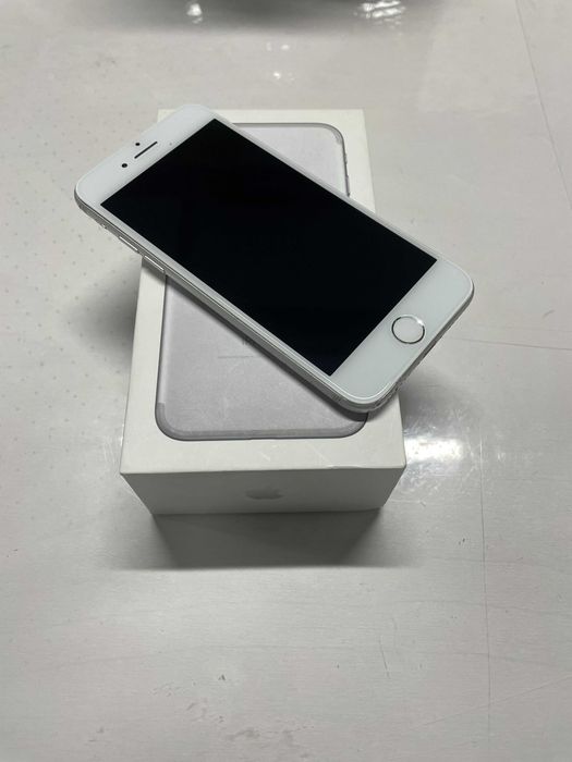 Iphone 7 32 GB Silver С кутия