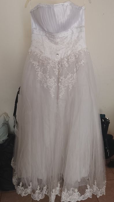 Vând urgent rochie de mireasa noua