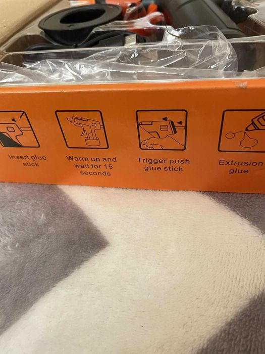 Безжичен пистолет за силикон , Поялник за топъл силикон / лепило