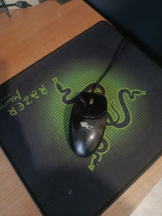 Компьютер с компьютерным столом