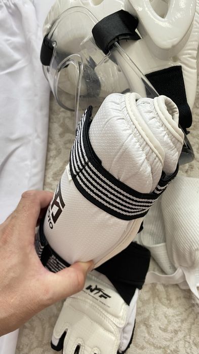 Продам полный набор формы для таэквандо