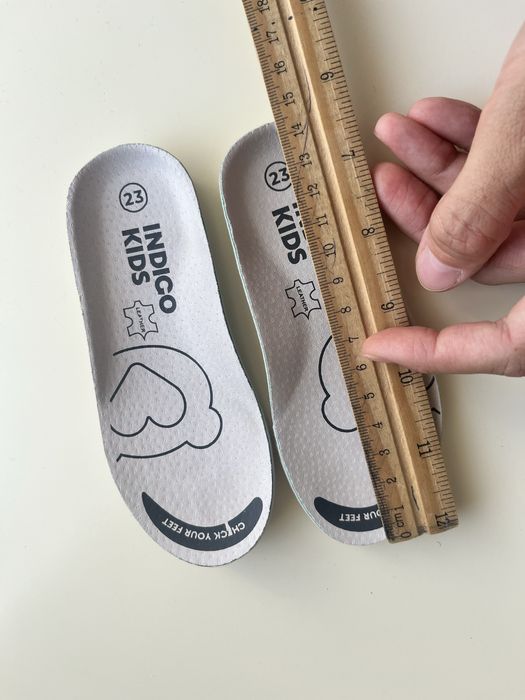 Продам детские кроссовки