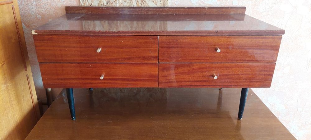 Продам тумбу под телевизор