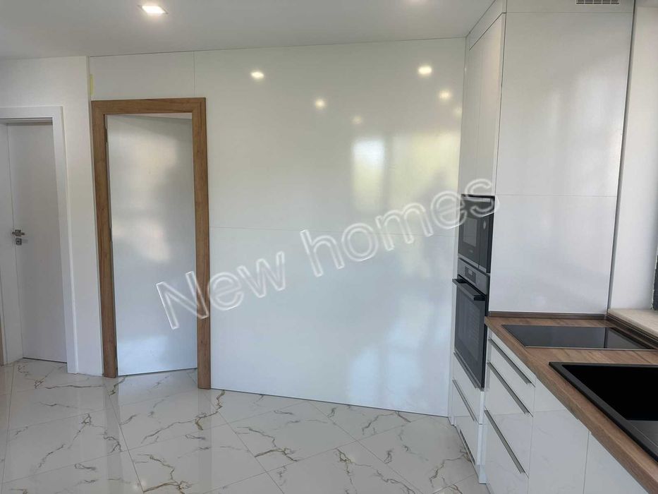 Продава се Двустаен апартамент в Пловдив, Младежки Хълм - 38 кв.м за 2340 €/кв.м - Снимка #2