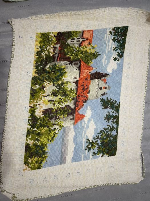 Гоблен шит “Коне в реката”