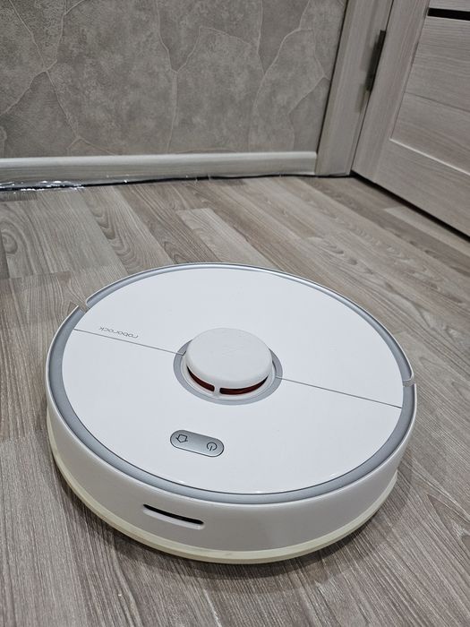 Продам робот пылесос Roborock S5 Max