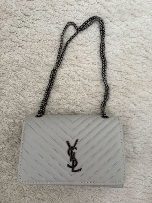 Geanta dama YSL Nepurtata, nu este originala