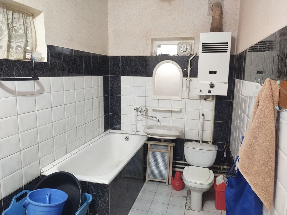 Продаётся дом 100000y.e