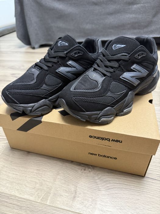 Adidasi New Balance 9060