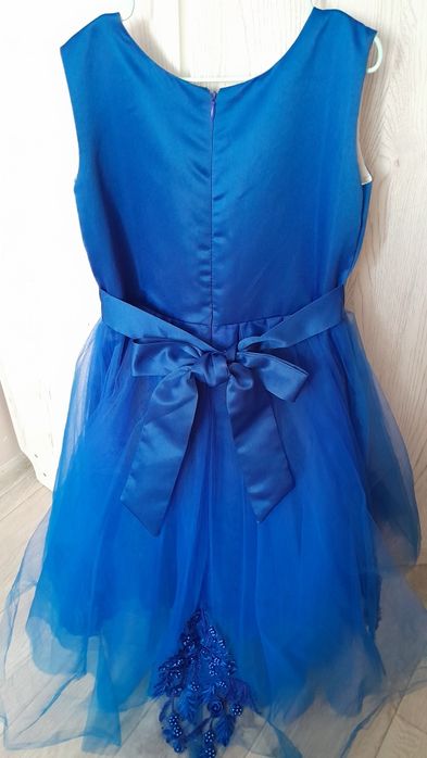 Платье на девочку от 7ми до 9 лет. В идеальном состоянии.