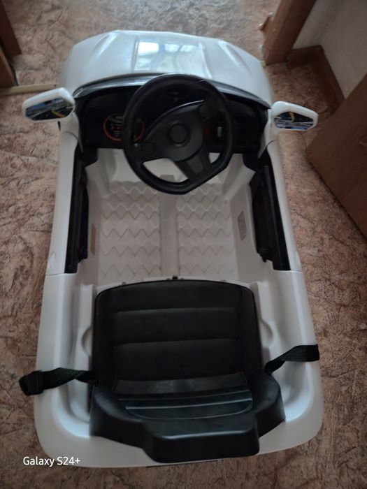 Машина детская на пульте управления