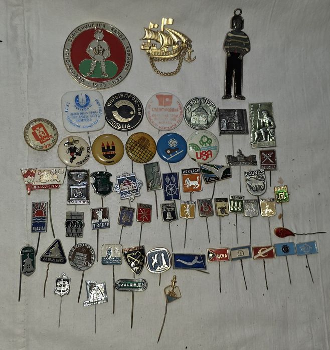 Коллекция значков На разные темы Цена за все значки