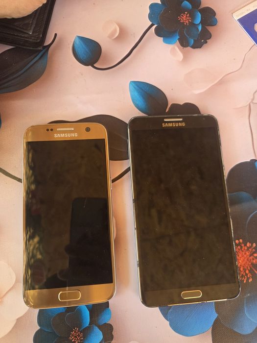 De vânzare  aceste telefoane