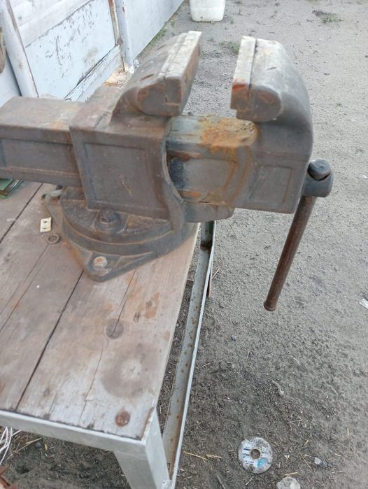 Тиски продам б/у