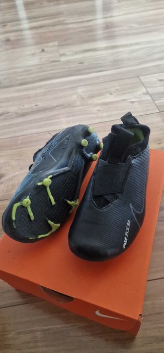 Детски футболни обувки Nike размер 29