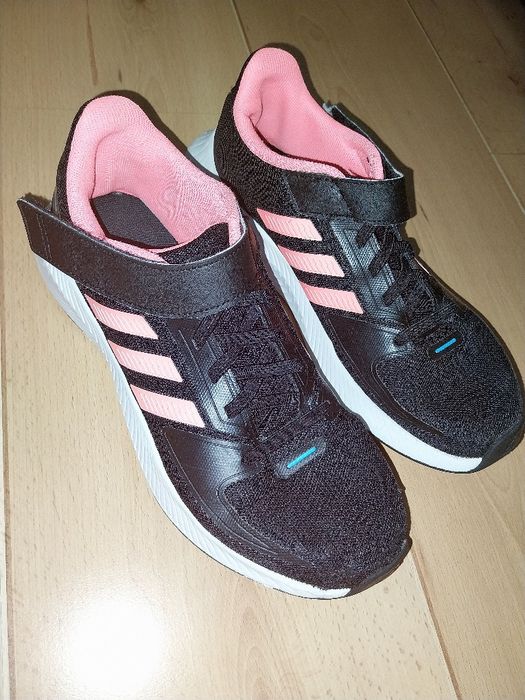 Маратонки Adidas н.38, 23.5 см