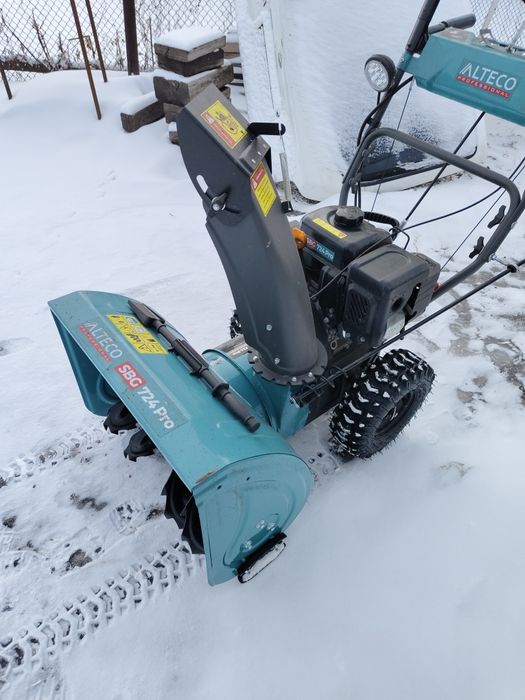 Продаю снегоуборщик