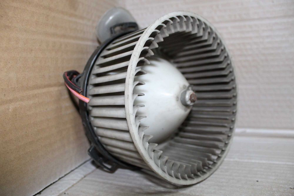 Вентилатор парно Мазда 3 2.0 150кс 05г Mazda 3 2.0 150hp 2005