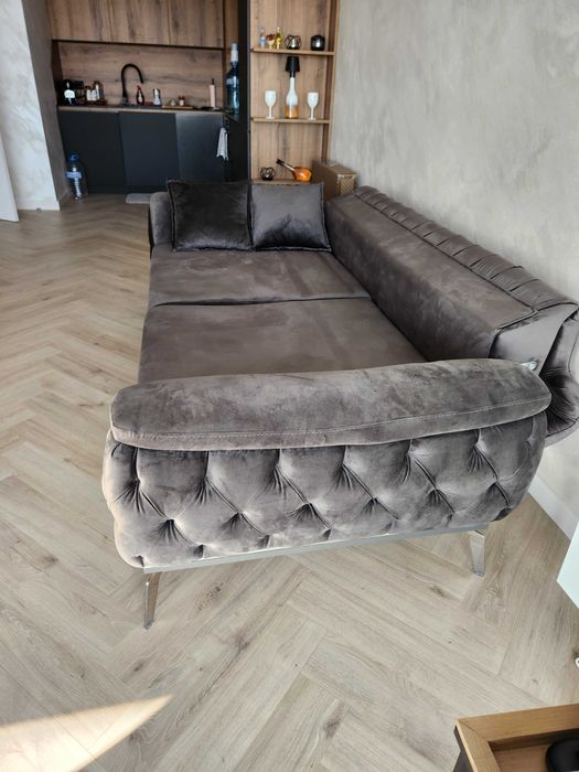 Триместен нов диван