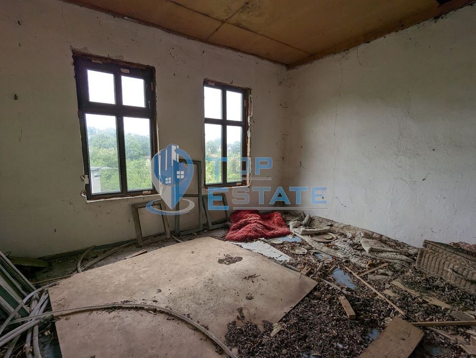 Къща с каменни основи и панорамна гледка в село Миндя