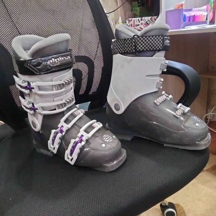 продам лыжные ботинки ,сапоги. 35-36 размер