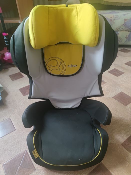 Автомобильное кресло для ребенка.