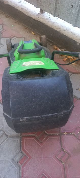 Продам газонокосилку