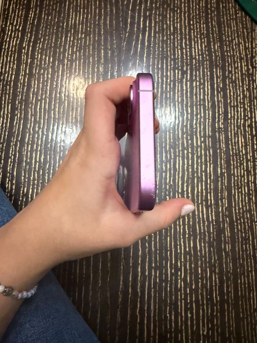 Iphone 16 ,roz, 256 gb, baterie 93%, functionează perfect, decodat