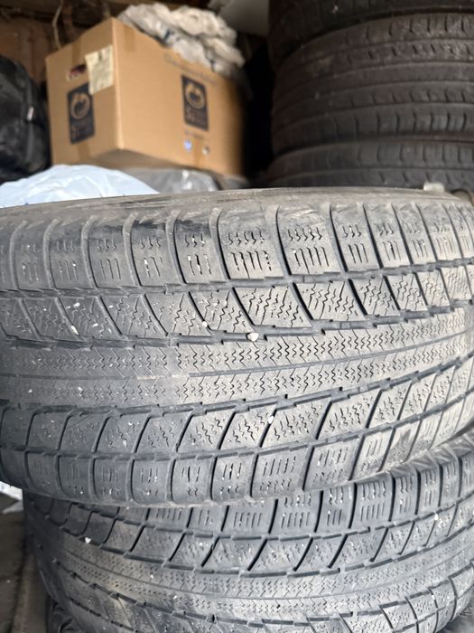 Продам зимнию резину липучка