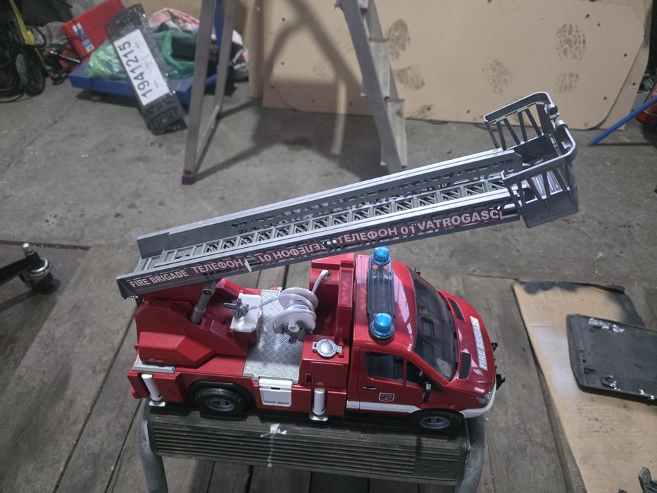 Vand 2 masini pompieri plastic