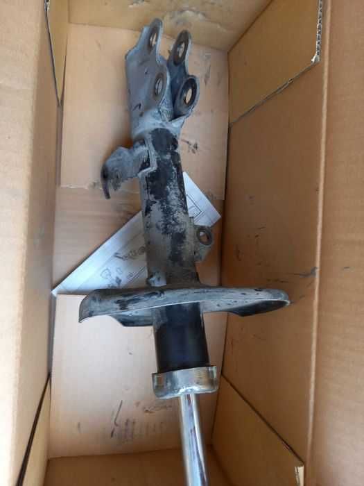 Амортисьор за ТОЙОТА КОРОЛА ВЕРСО 2002г.