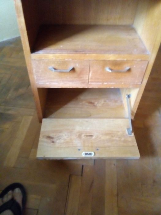 Дървено шкафче - много функционално