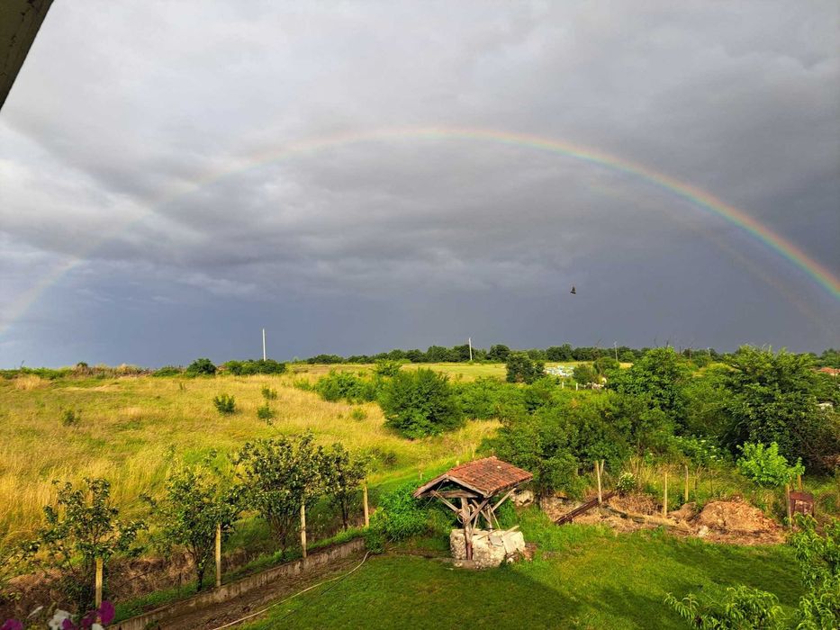 Собственик продава двуетажна масивна къща
