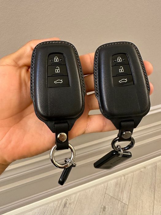 Чехол для ключа Toyota Camry 70. 75