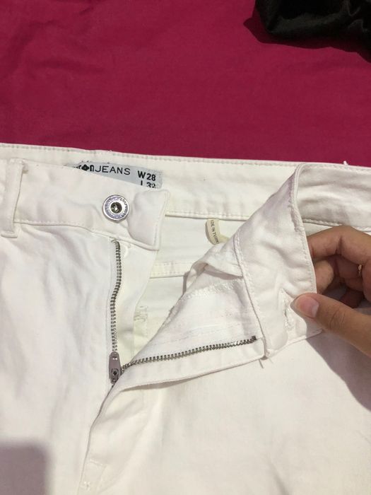 Продам белые джинсы