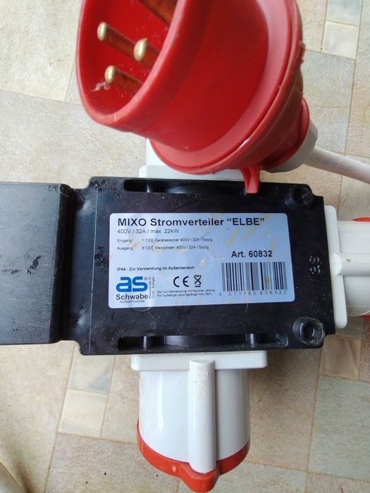 Трифазен разклонител Schwabe60832-3 гнезда,400 V,32 A+кабел+2 щепсела