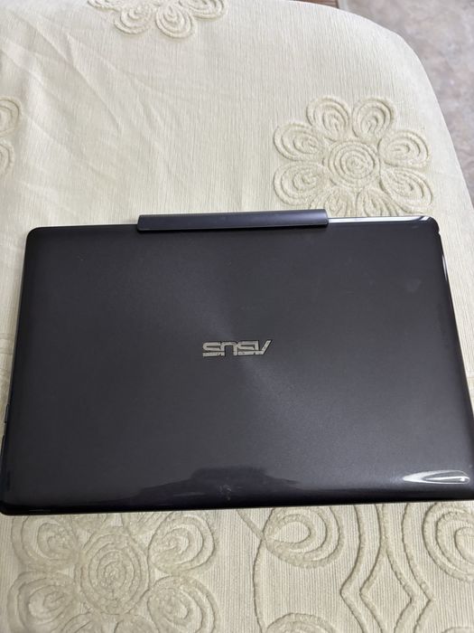 Asus нетбук!! Не ноутбук;)