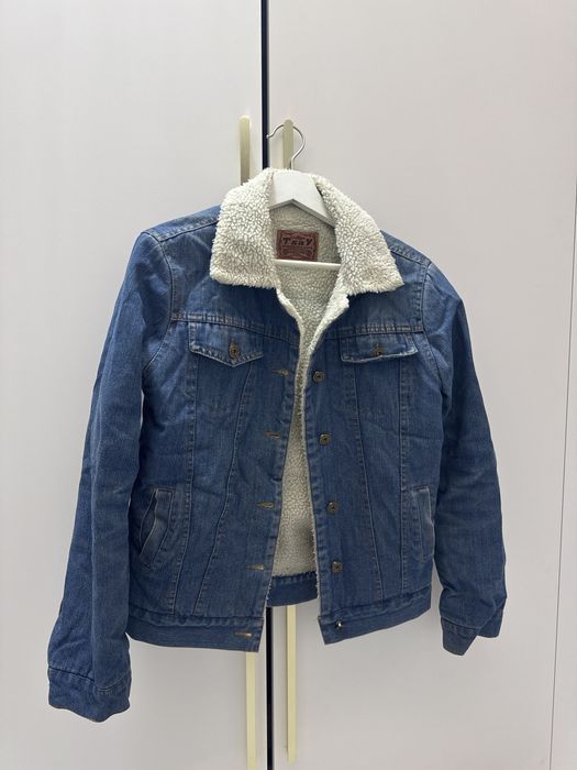 Продам демисезонную джинсовую куртку unisex